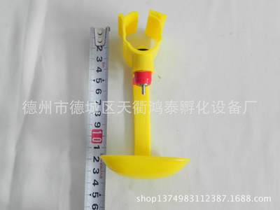 高效便捷的家禽饮水解决方案 鸡联体钢球饮水器与全卡吊杯饮水器详解